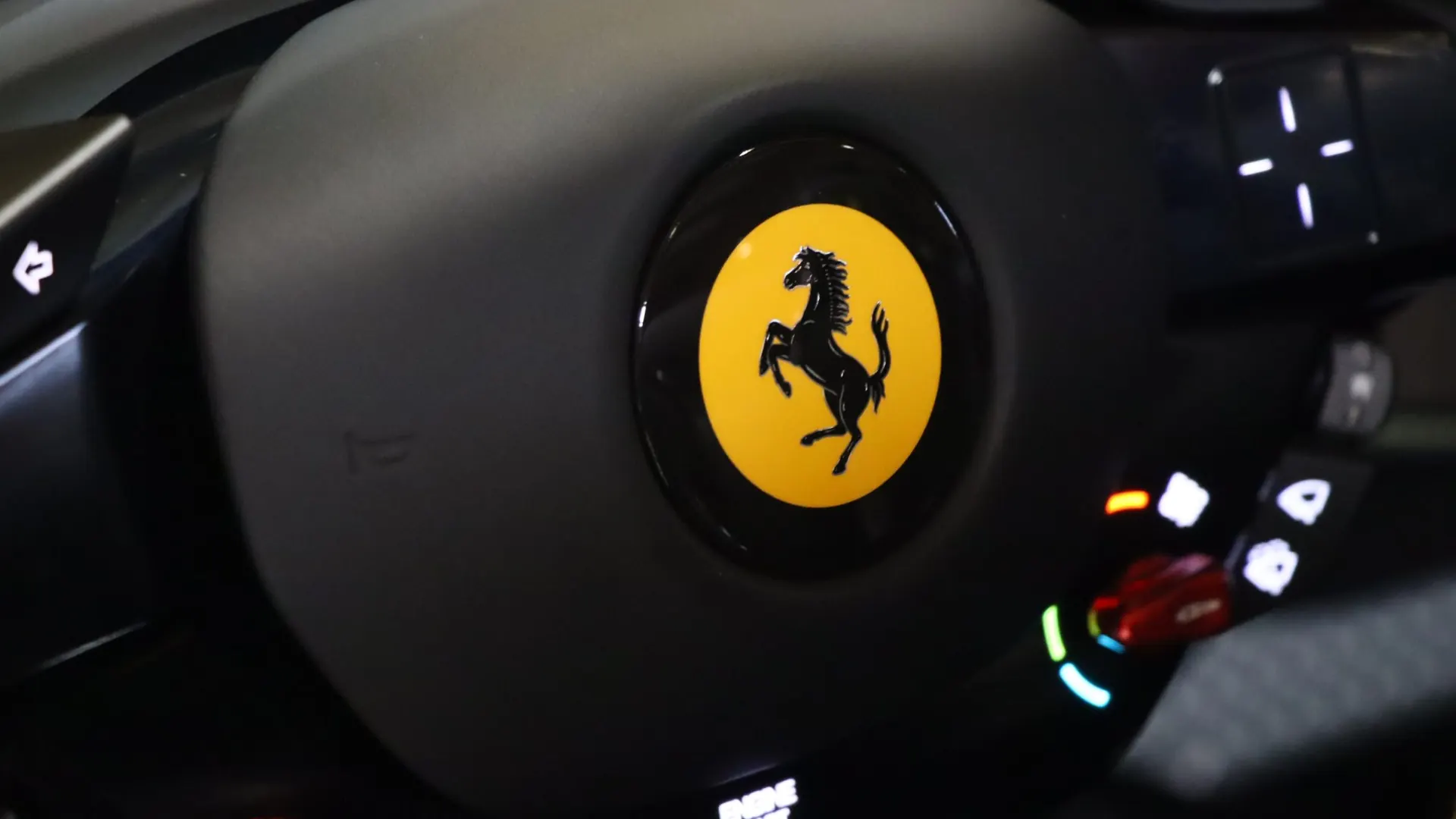 Ferrari SF90 — photo 22
