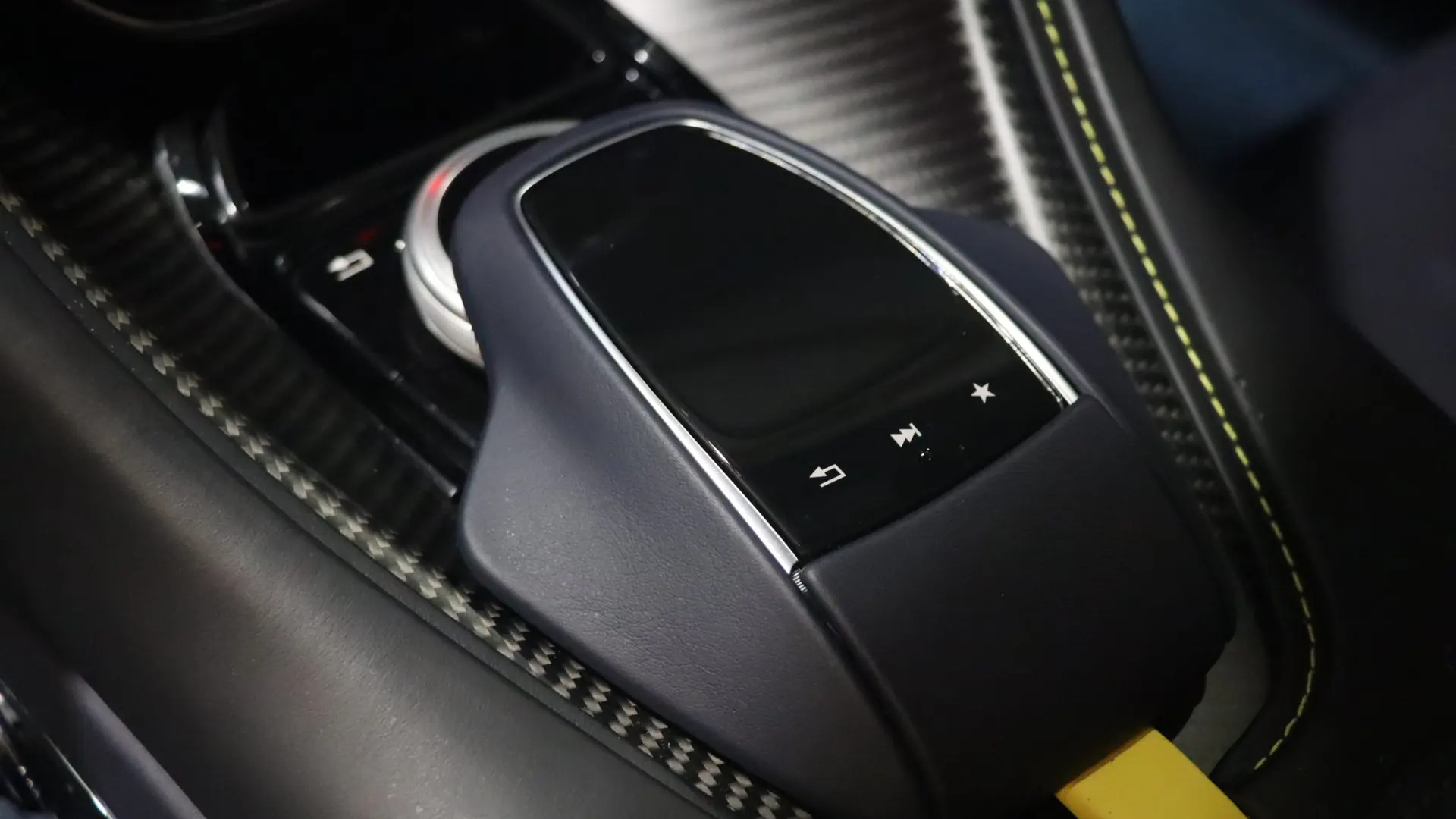 Aston Martin DBS — photo 33