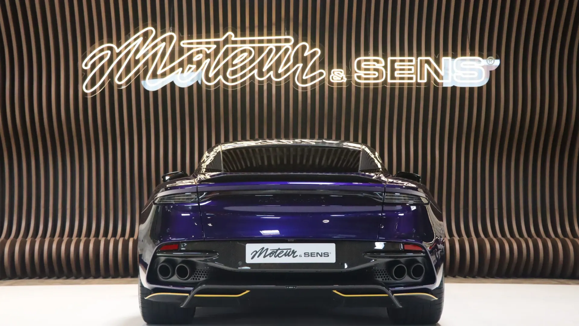 Aston Martin DBS — photo 4