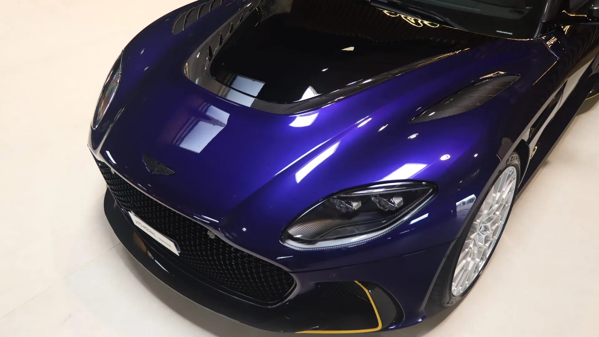 Aston Martin DBS — photo 48
