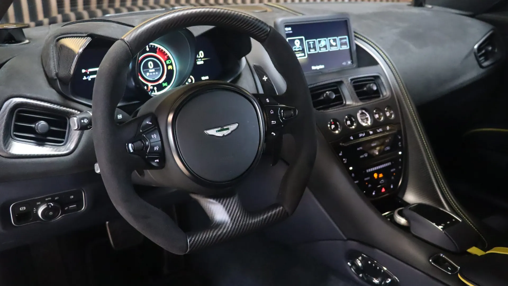 Aston Martin DBS — photo 16