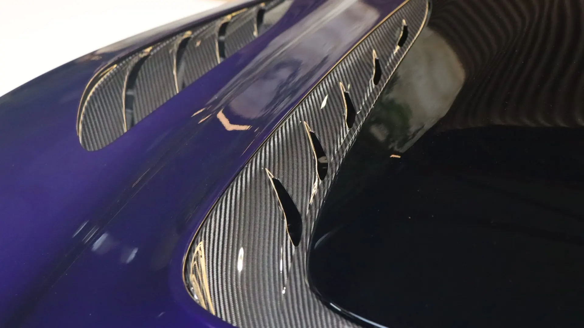 Aston Martin DBS — photo 44