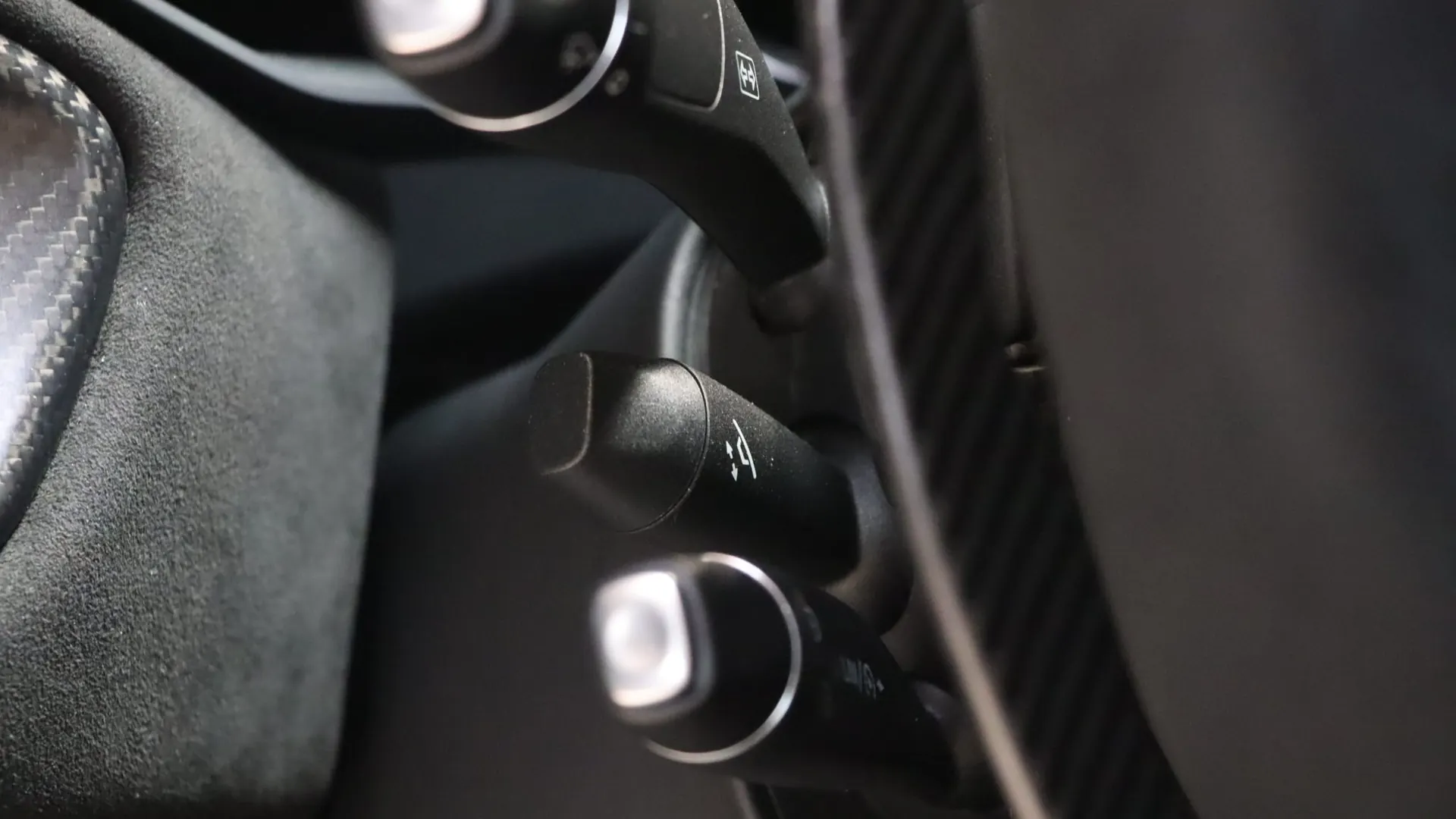 Aston Martin DBS — photo 20