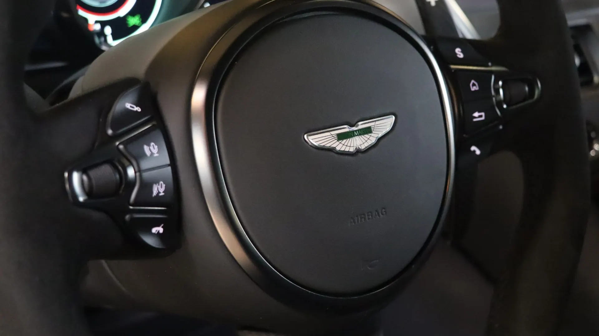 Aston Martin DBS — photo 25