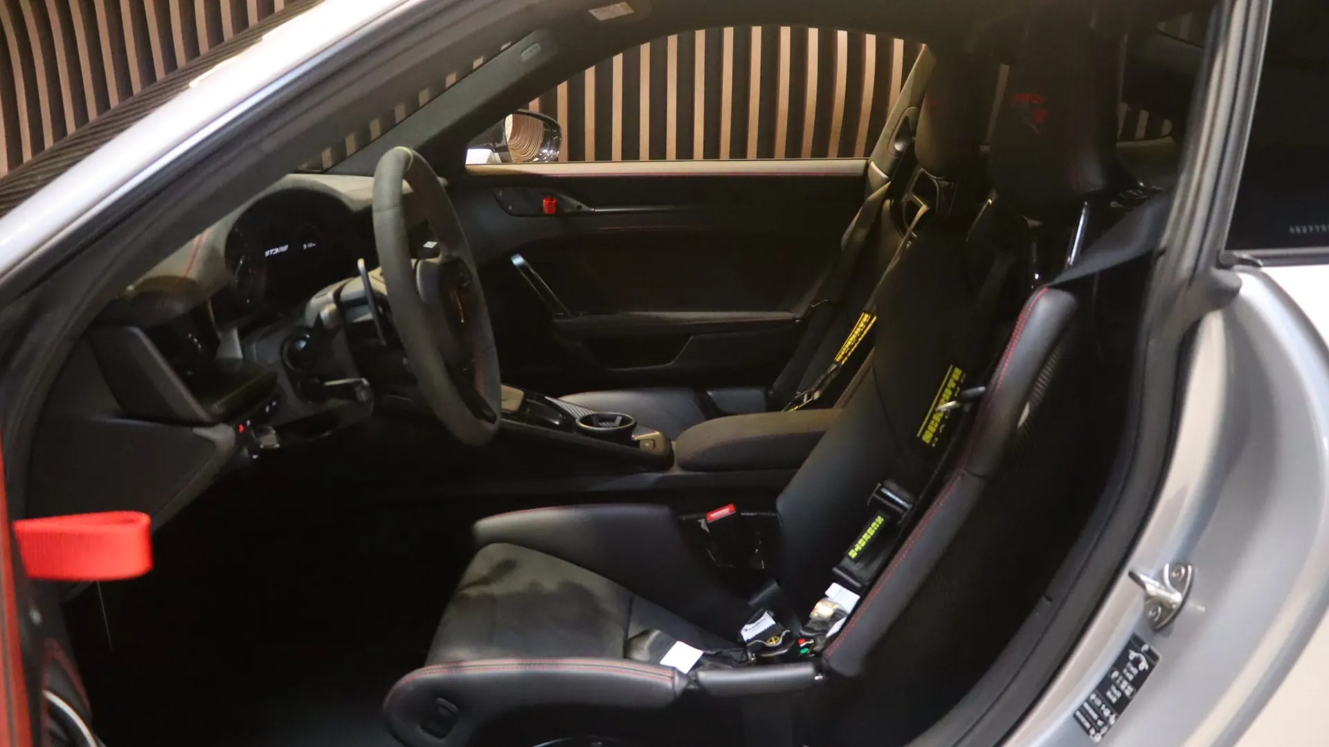 Porsche 911 — photo 7