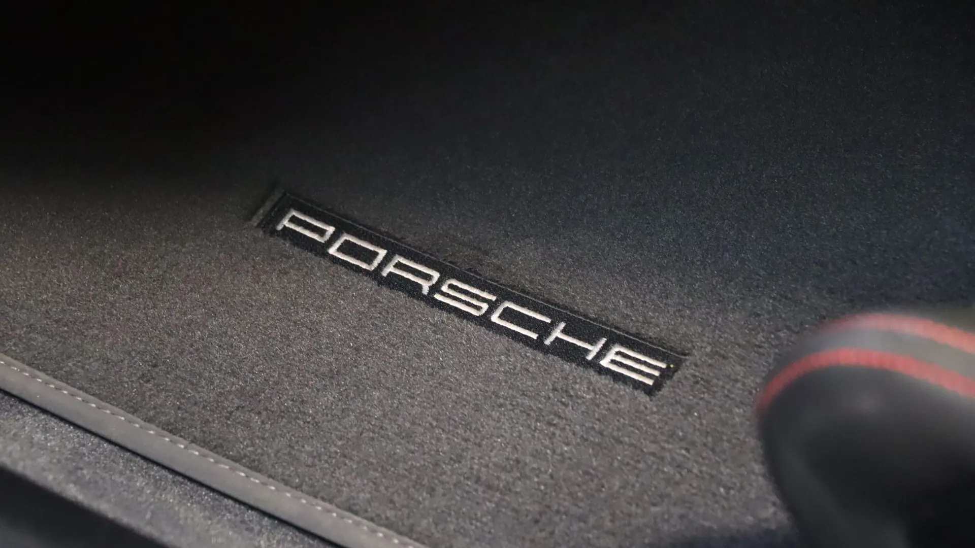 Porsche 911 — photo 16