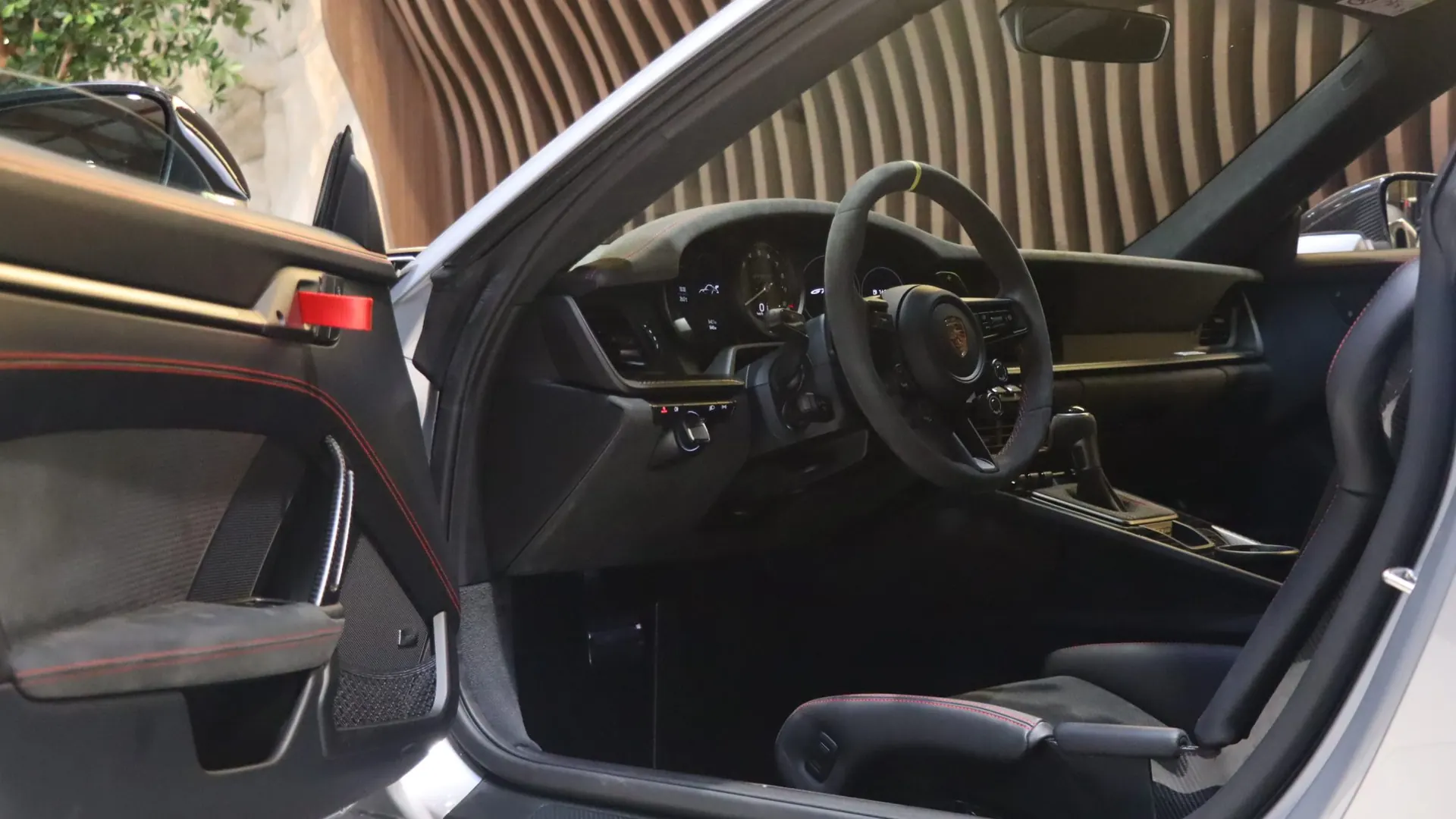 Porsche 911 — photo 8