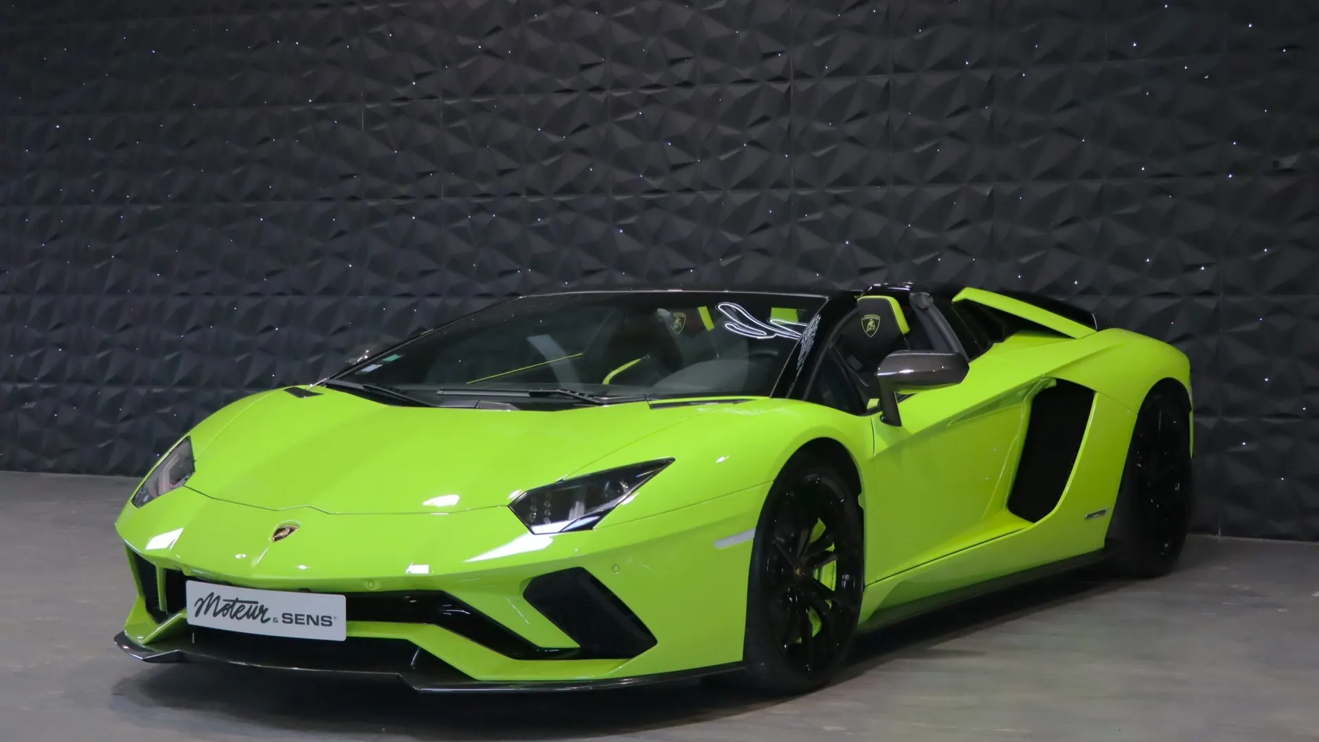 Lamborghini AVENTADOR — photo 42