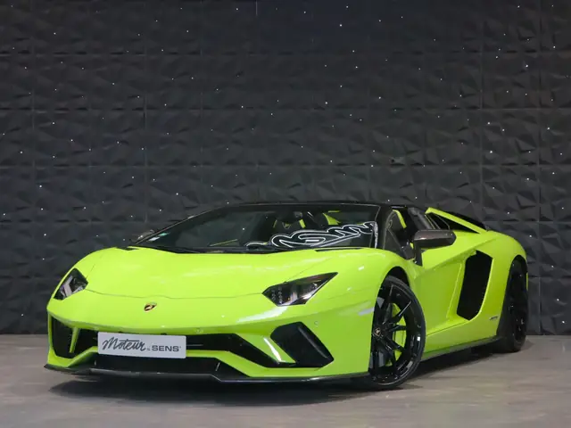 Lamborghini AVENTADOR