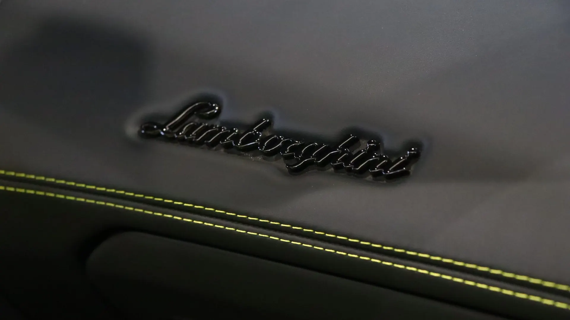 Lamborghini AVENTADOR — photo 33
