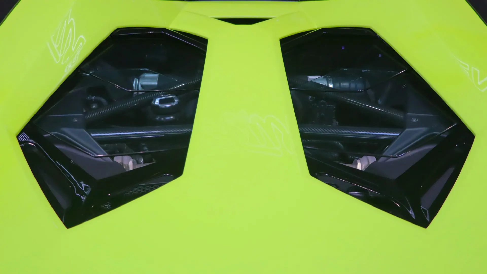 Lamborghini AVENTADOR — photo 49