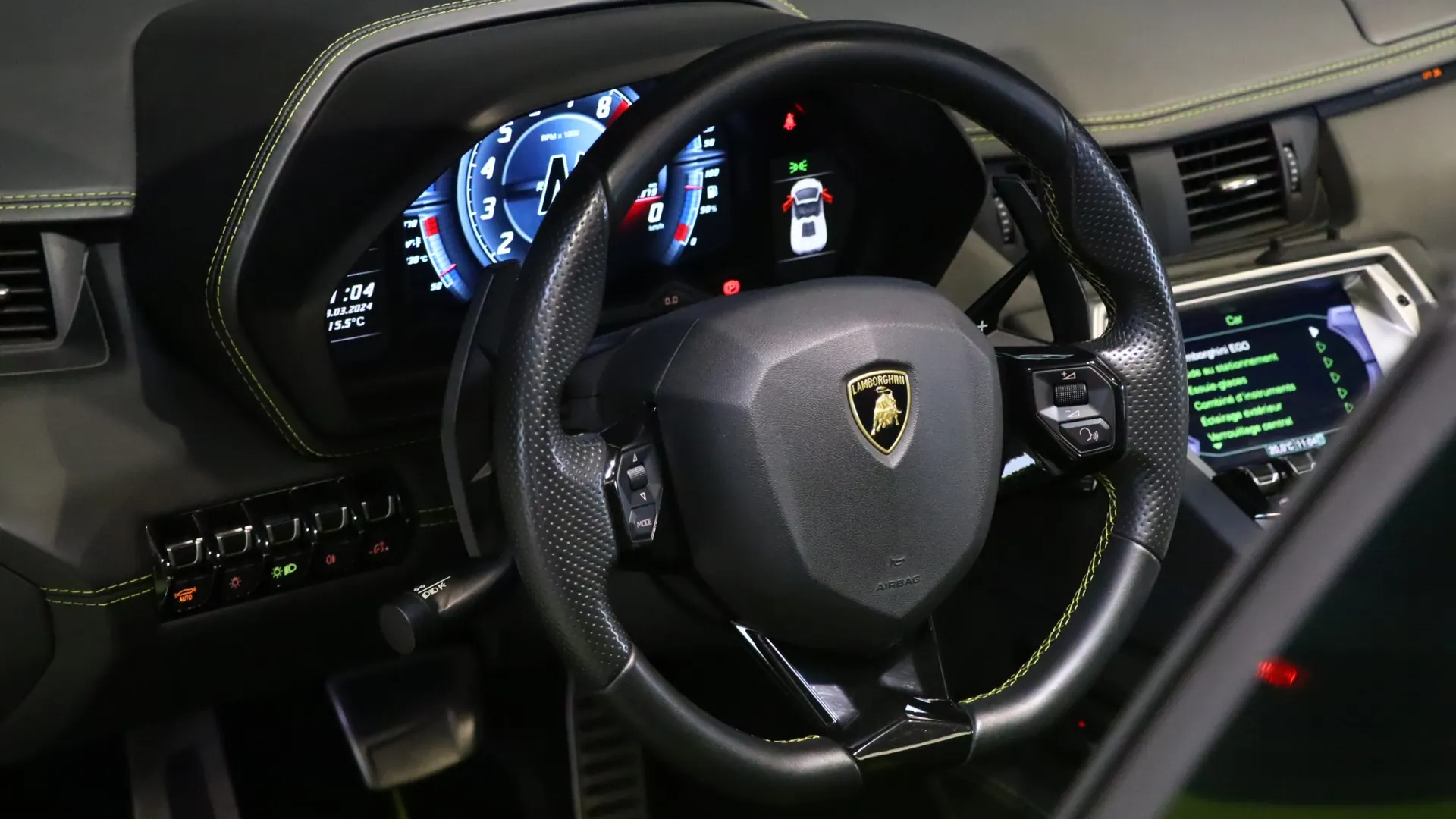 Lamborghini AVENTADOR — photo 14