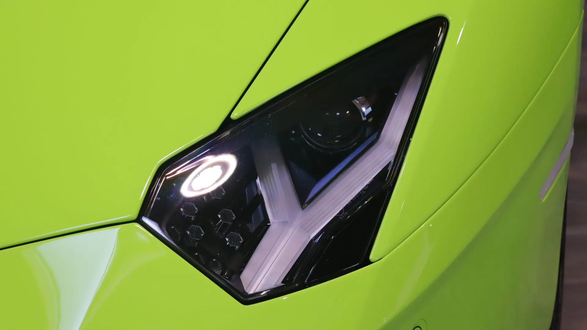 Lamborghini AVENTADOR — photo 37