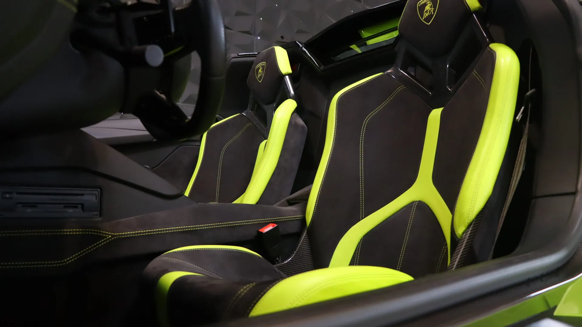Lamborghini AVENTADOR — photo 6