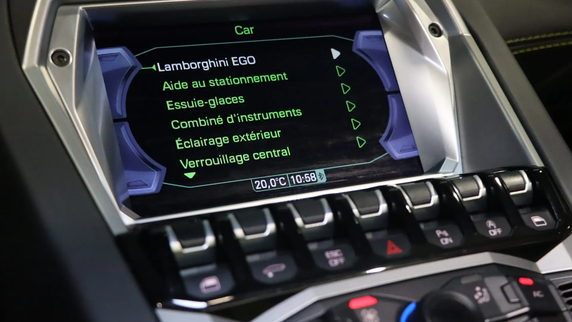Lamborghini AVENTADOR — photo 26