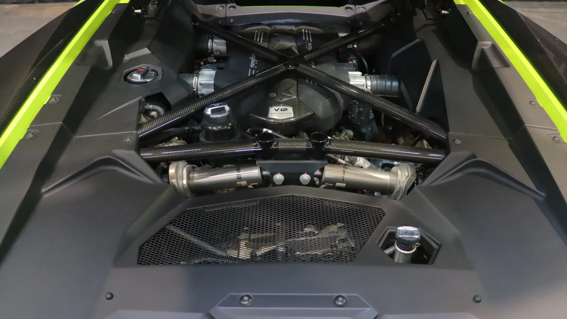 Lamborghini AVENTADOR — photo 50