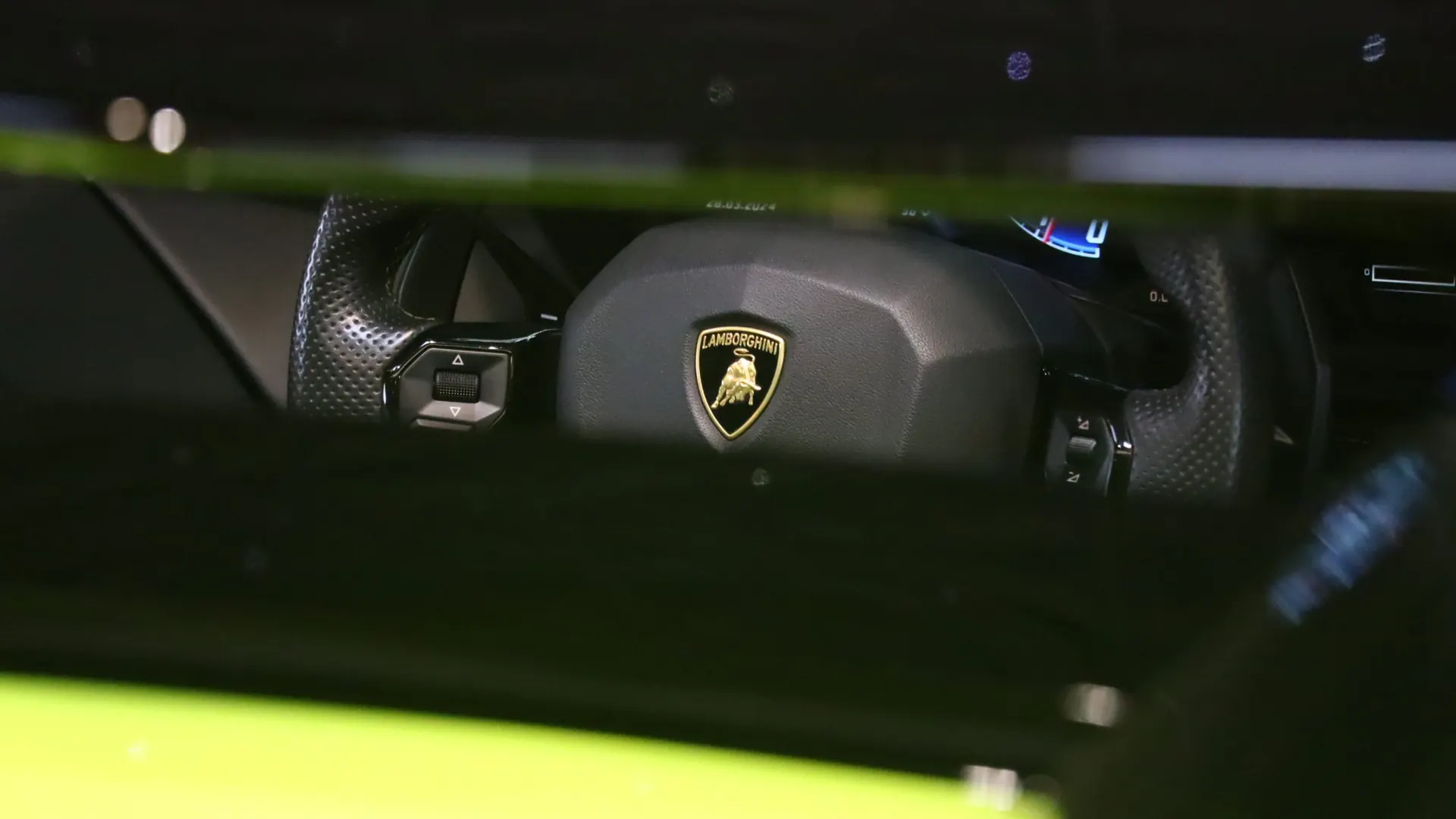 Lamborghini AVENTADOR — photo 21