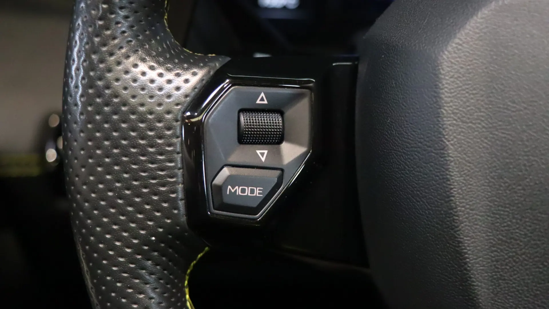 Lamborghini AVENTADOR — photo 16