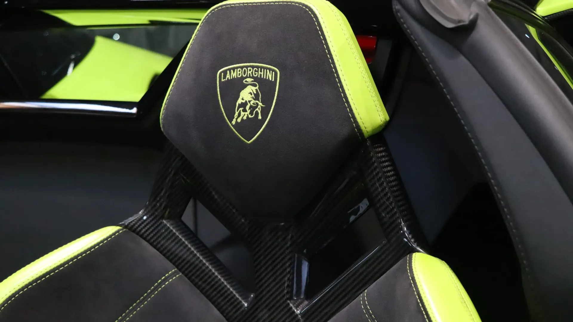 Lamborghini AVENTADOR — photo 34
