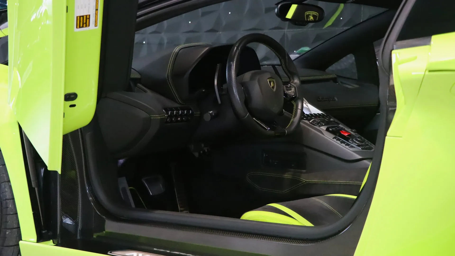 Lamborghini AVENTADOR — photo 8