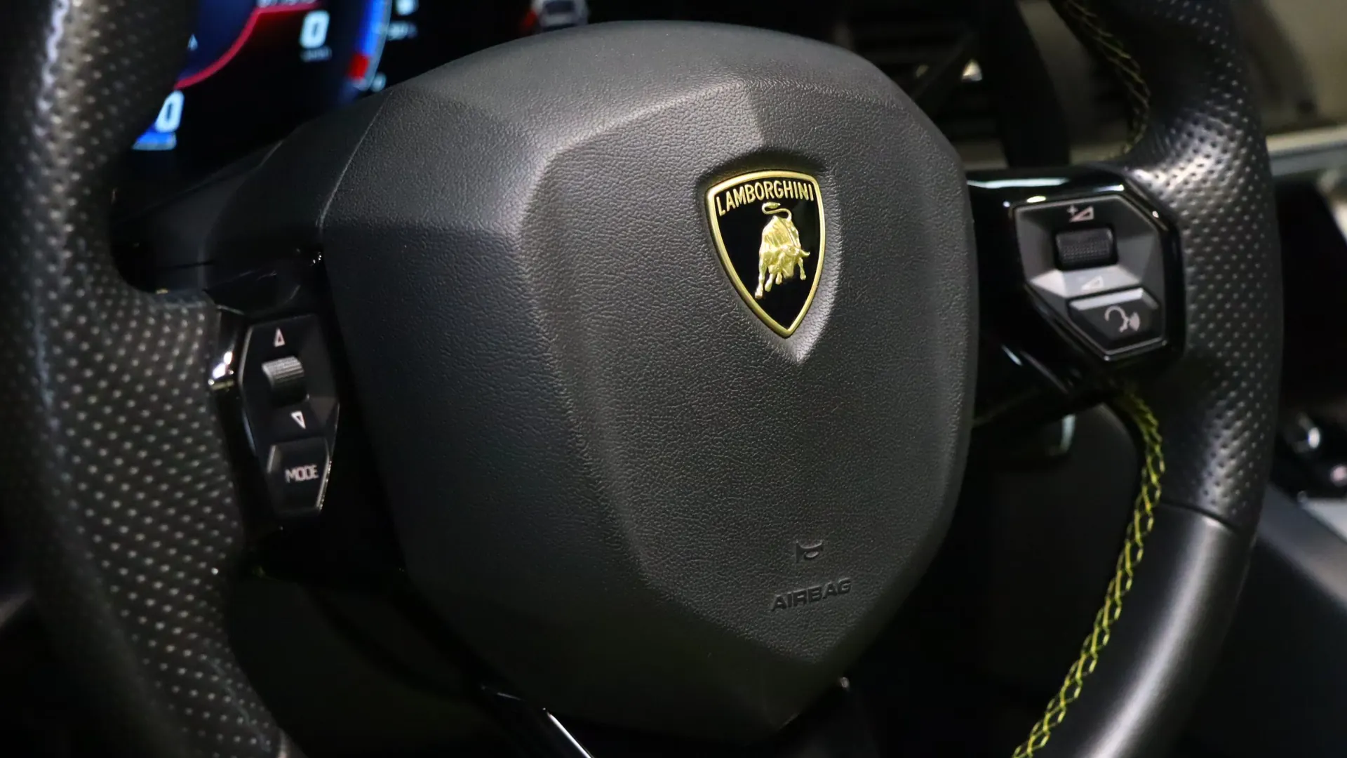 Lamborghini AVENTADOR — photo 20