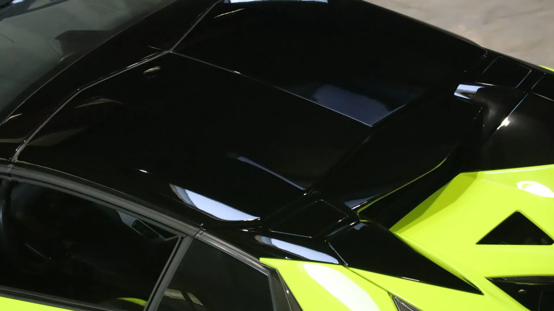 Lamborghini AVENTADOR — photo 46