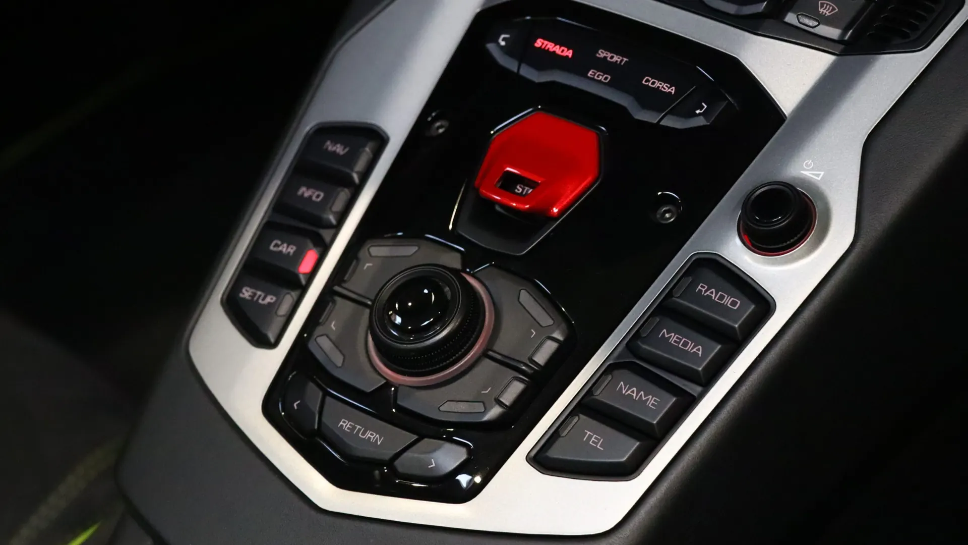 Lamborghini AVENTADOR — photo 29
