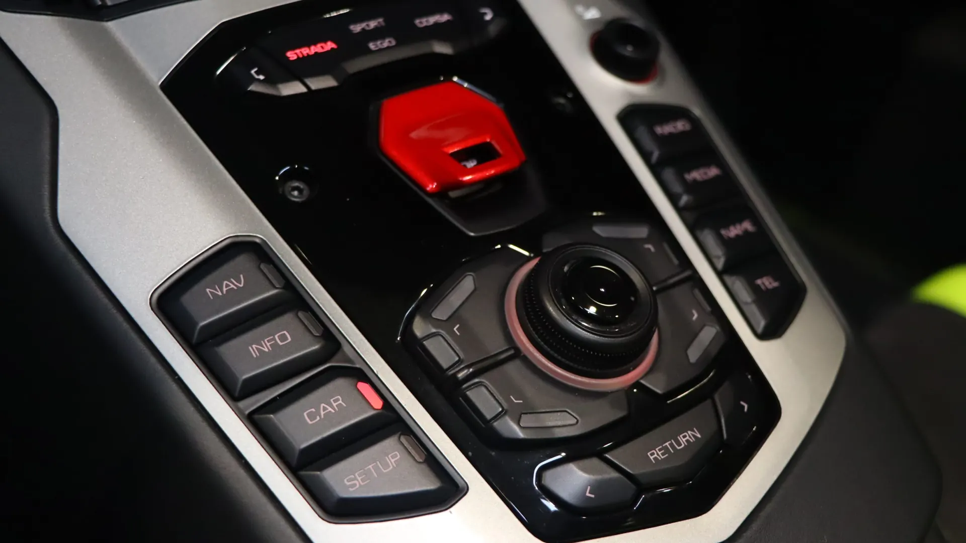 Lamborghini AVENTADOR — photo 28