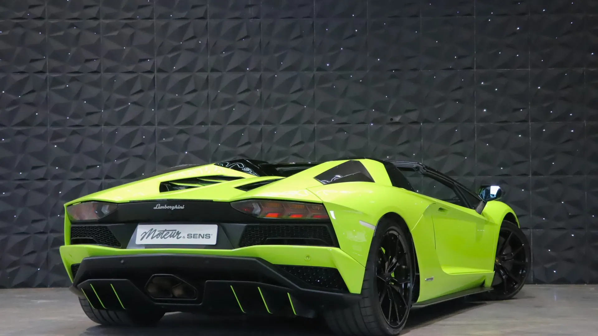 Lamborghini AVENTADOR — photo 2