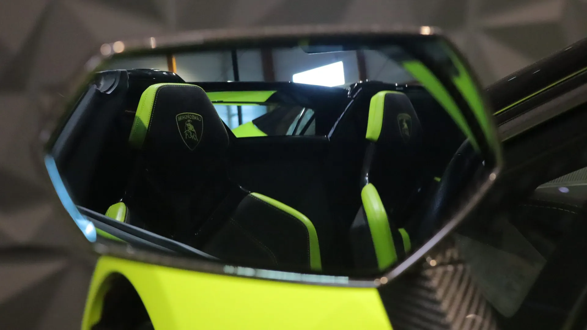 Lamborghini AVENTADOR — photo 35
