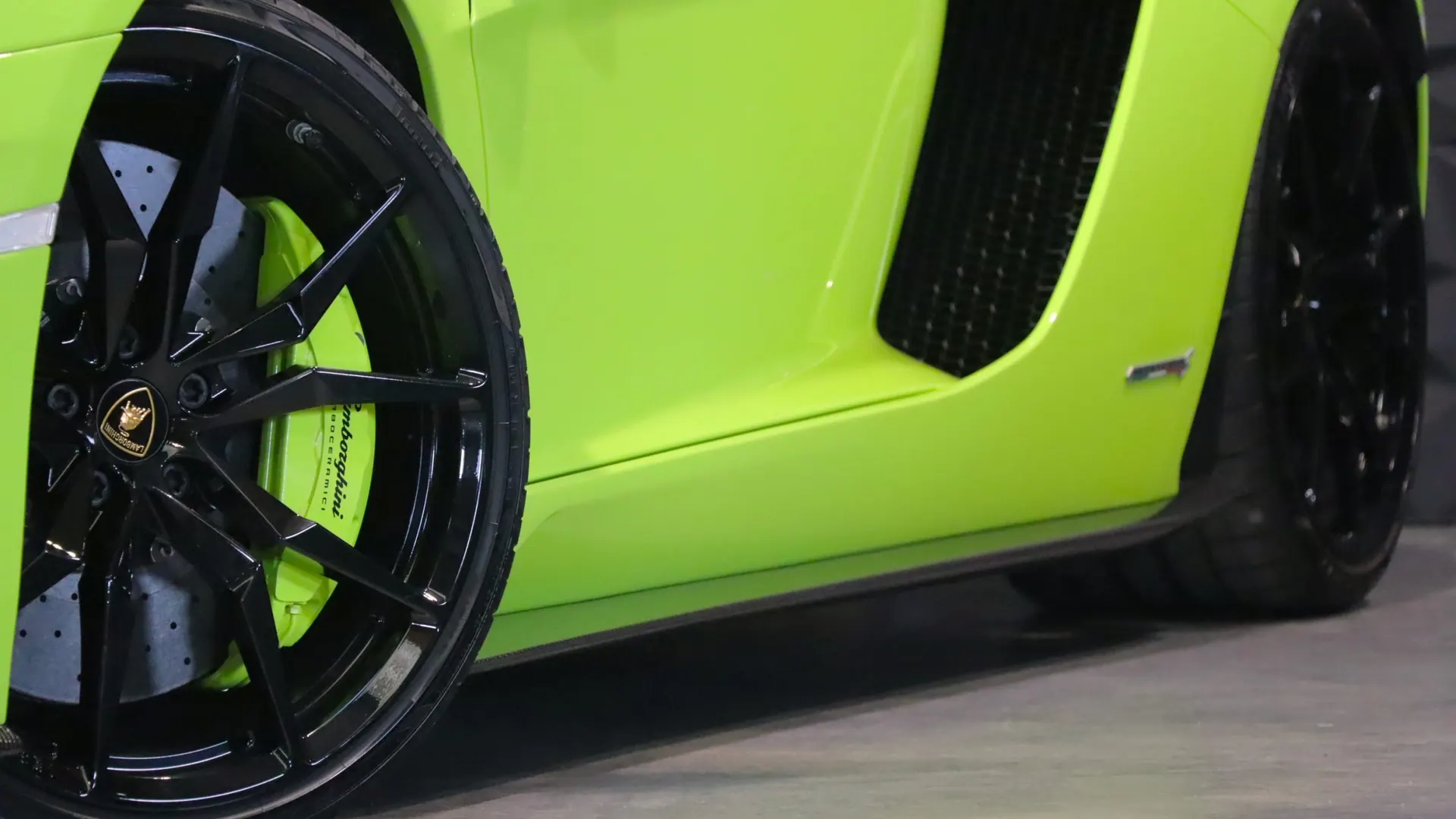 Lamborghini AVENTADOR — photo 43