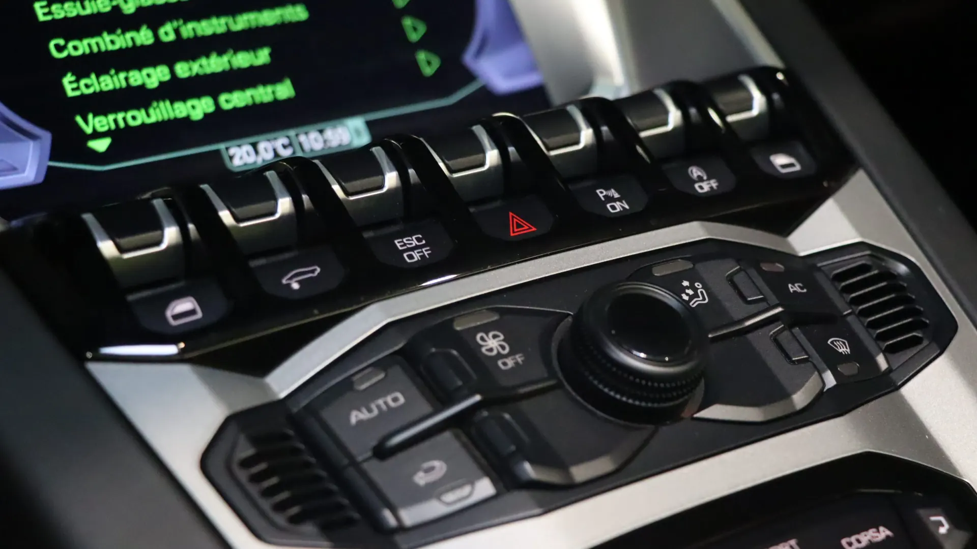 Lamborghini AVENTADOR — photo 27
