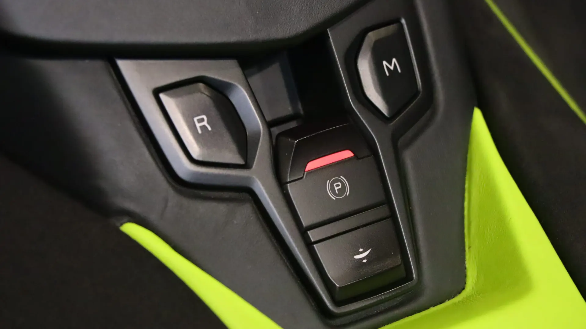 Lamborghini AVENTADOR — photo 31