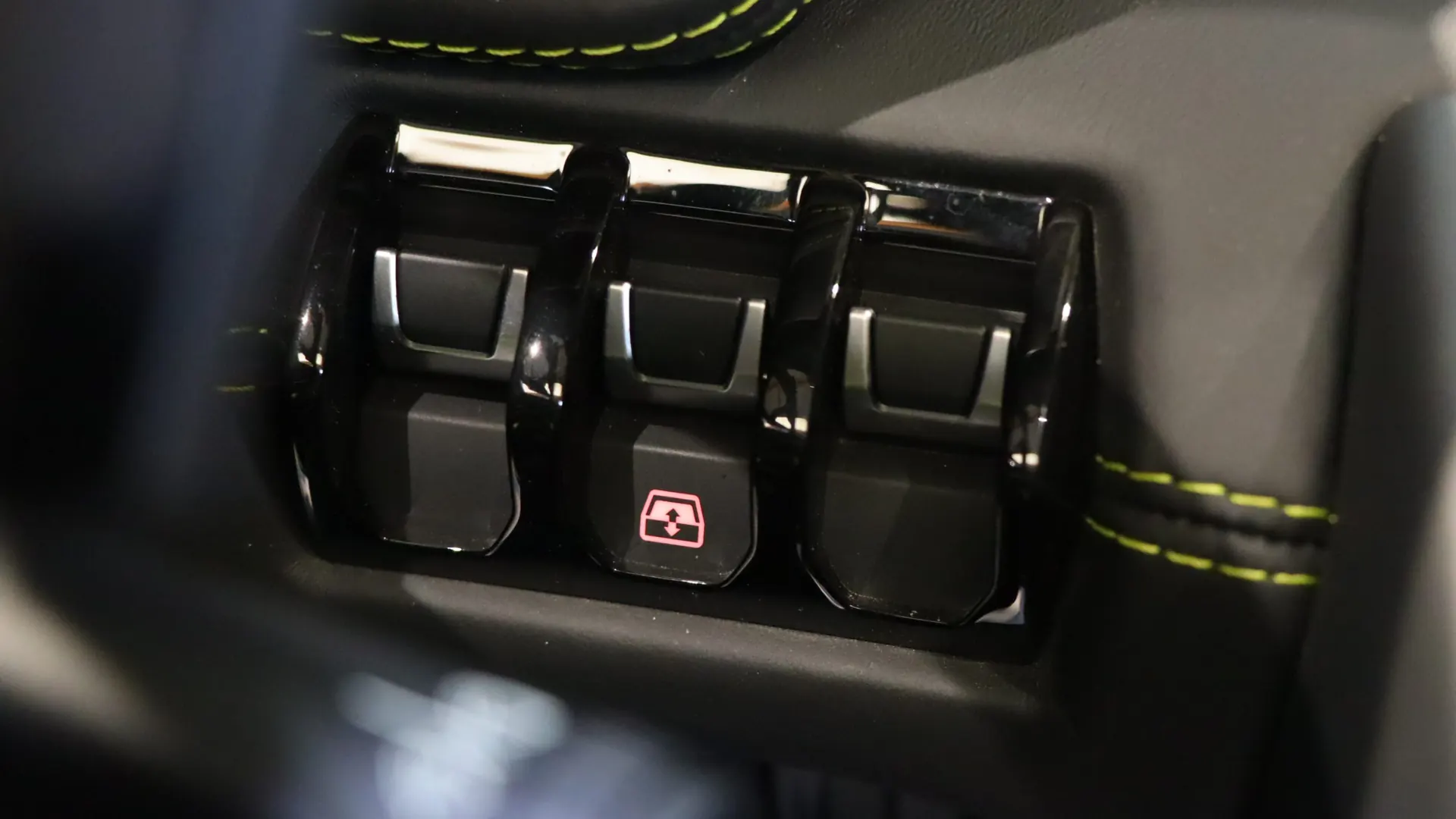 Lamborghini AVENTADOR — photo 25