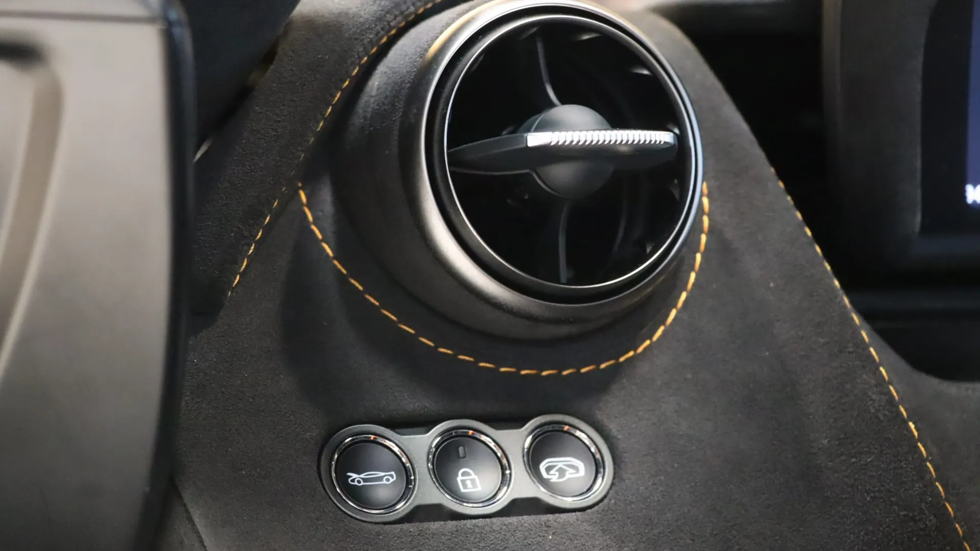 McLaren 765LT — photo 15