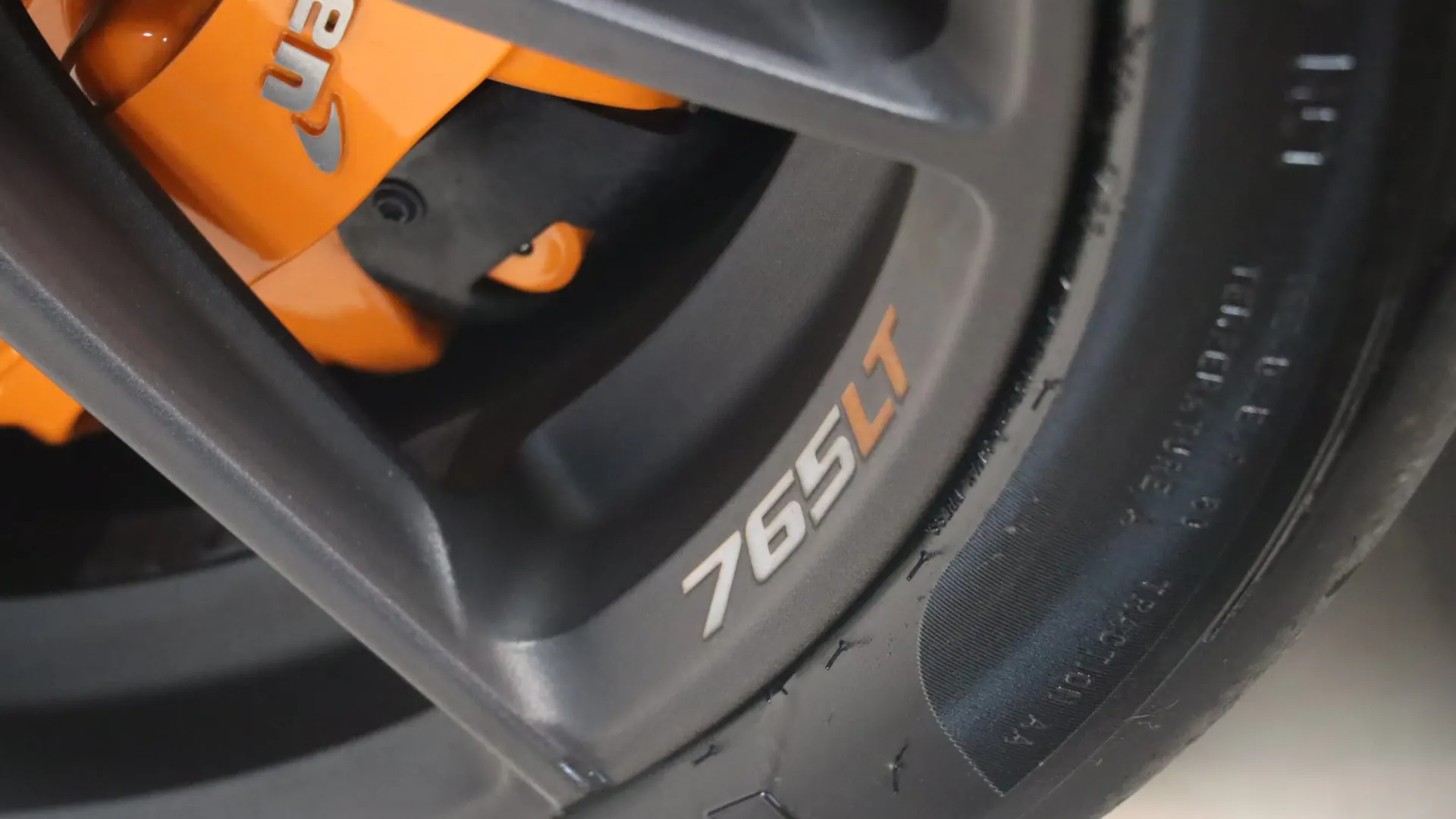 McLaren 765LT — photo 40