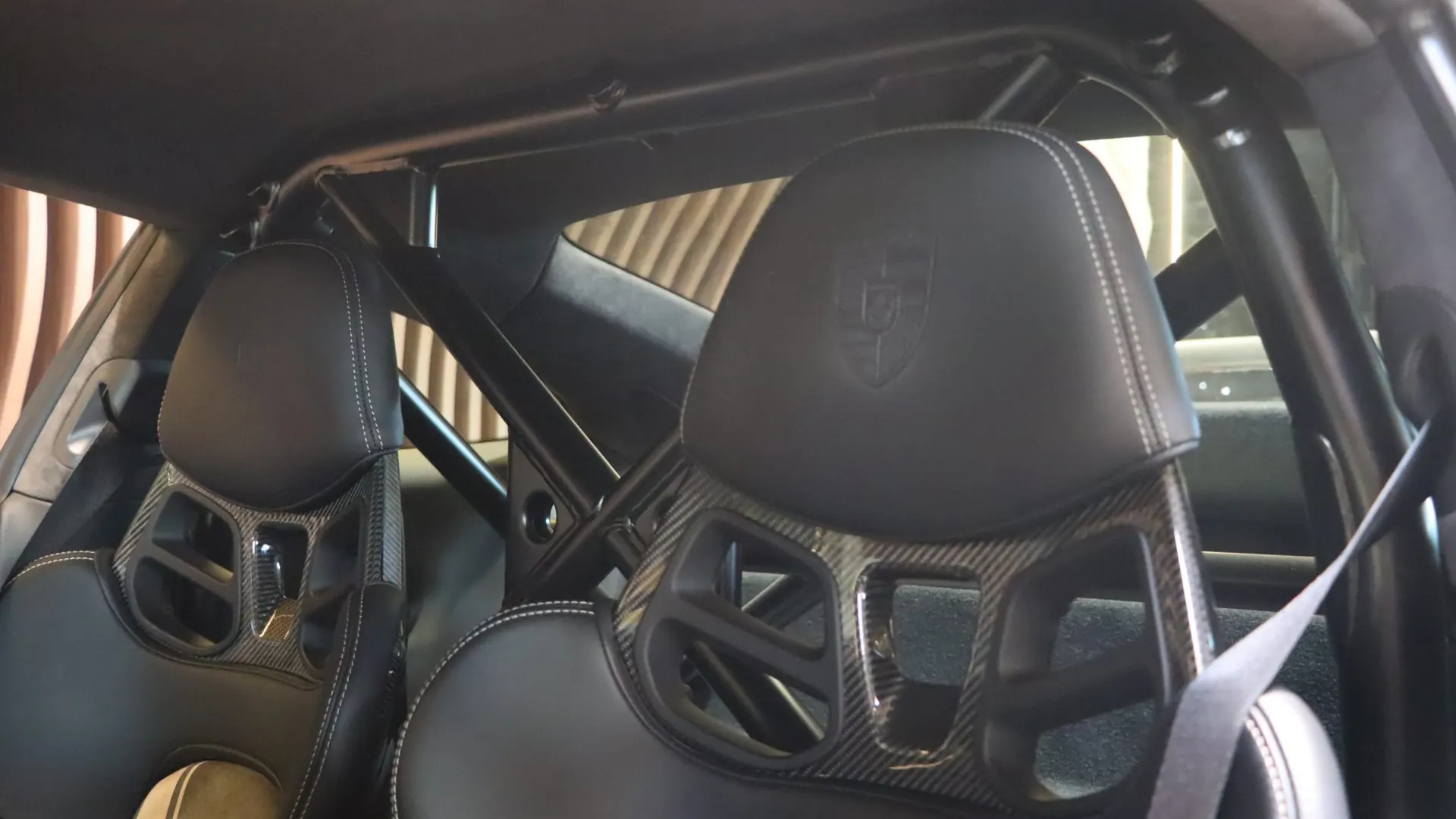 Porsche 911 — photo 34