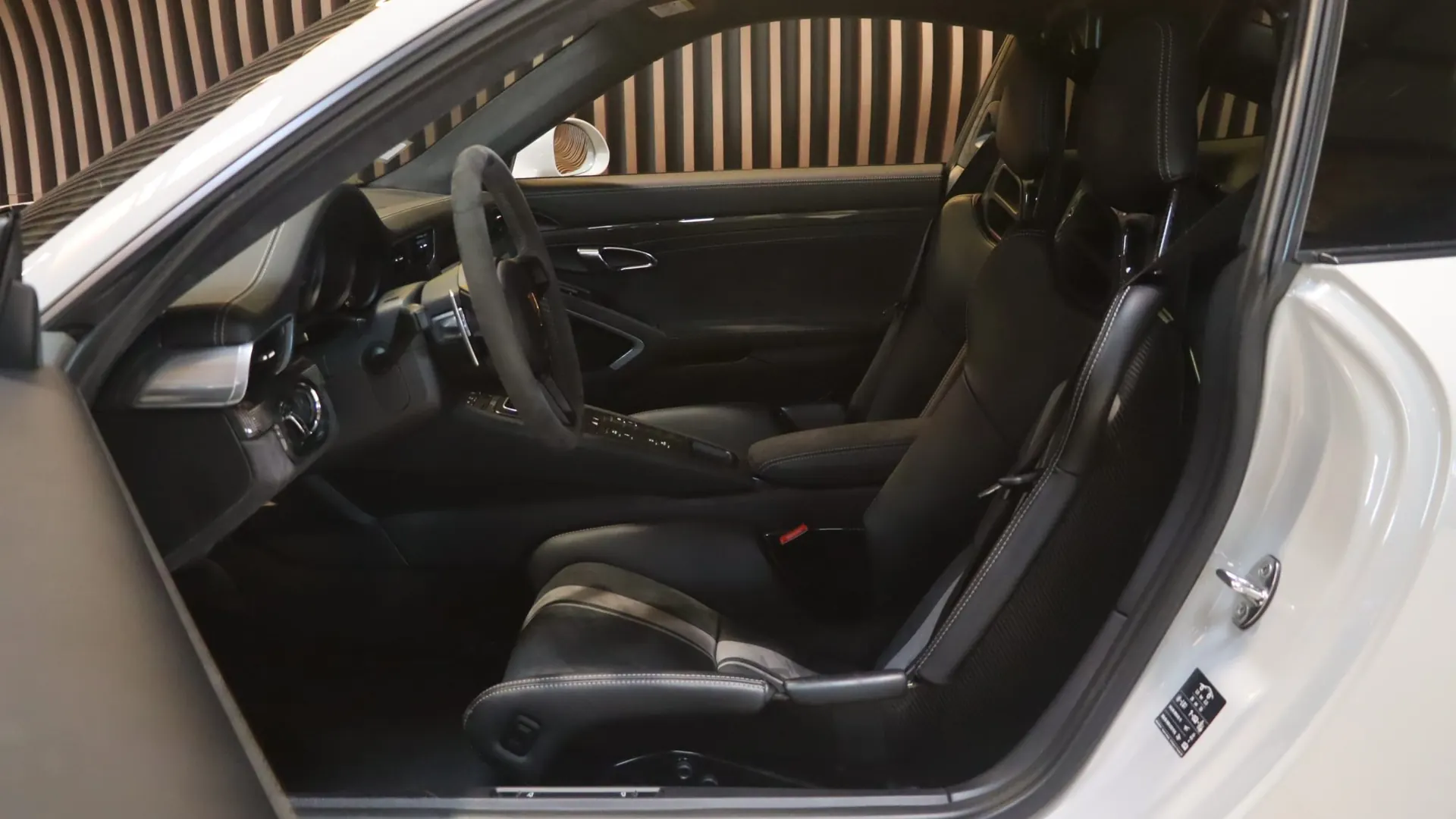Porsche 911 — photo 7