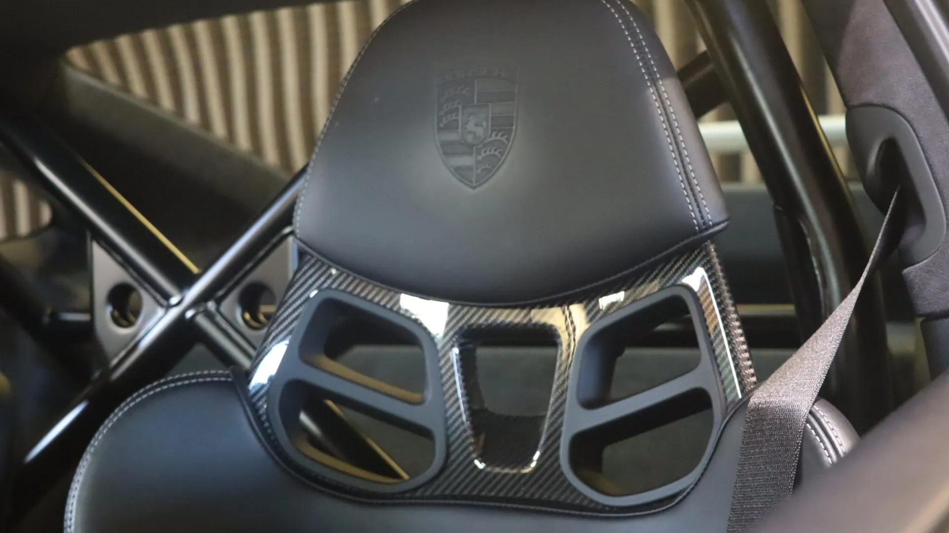 Porsche 911 — photo 33