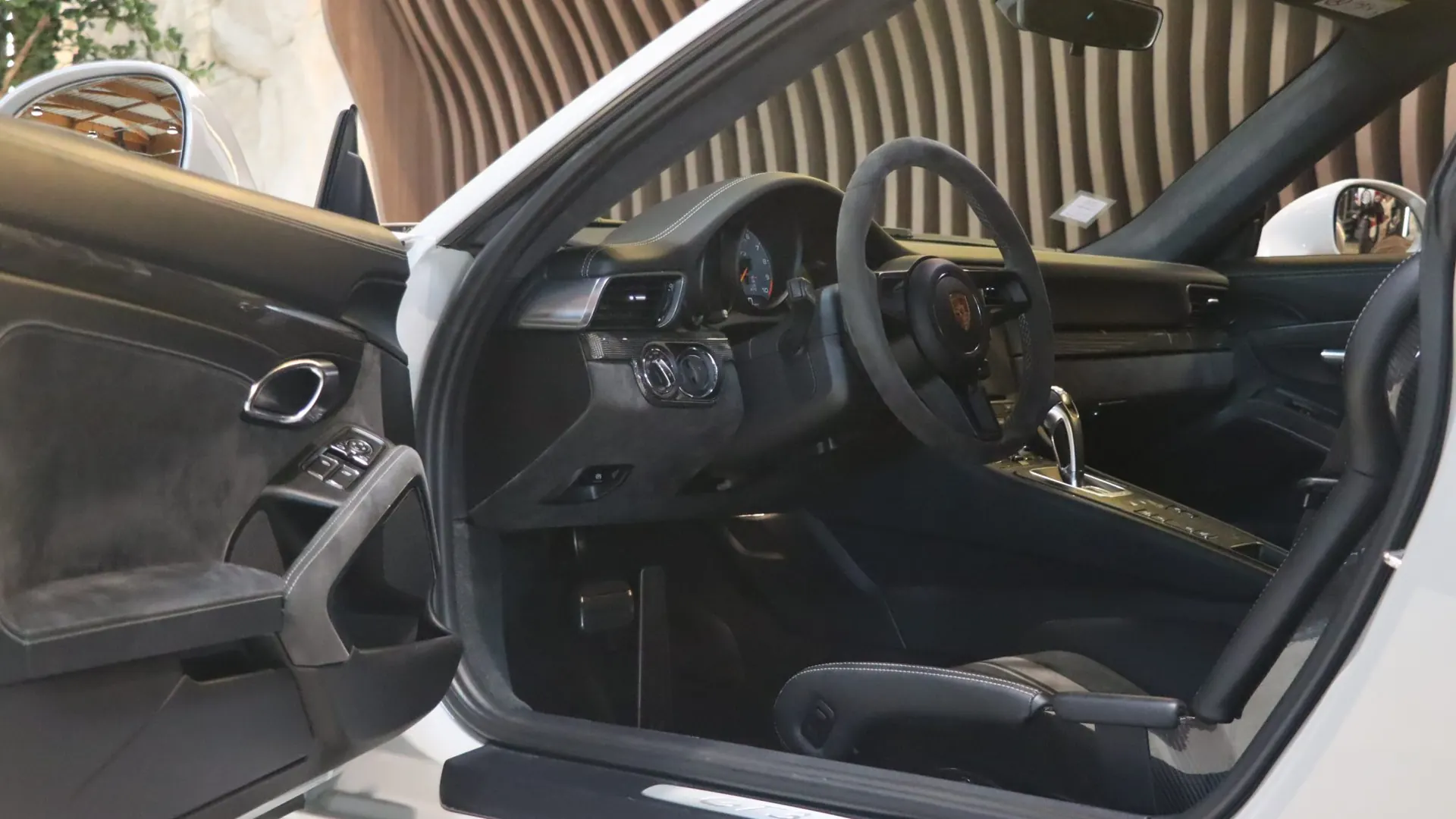 Porsche 911 — photo 8