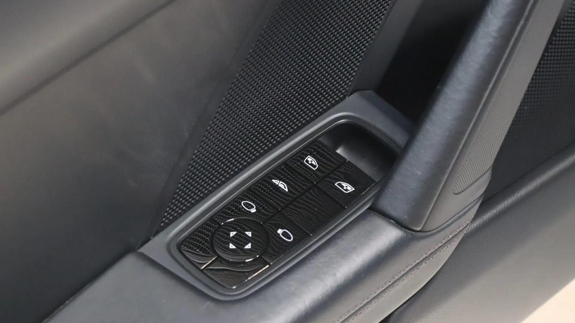 Porsche 911 — photo 12