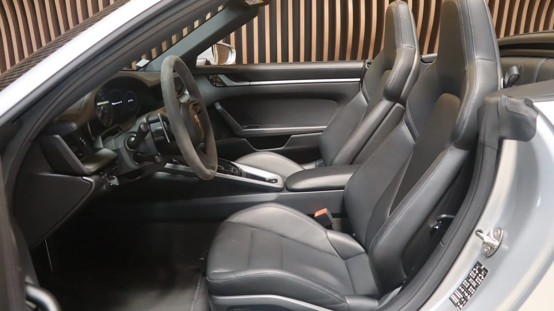 Porsche 911 — photo 8