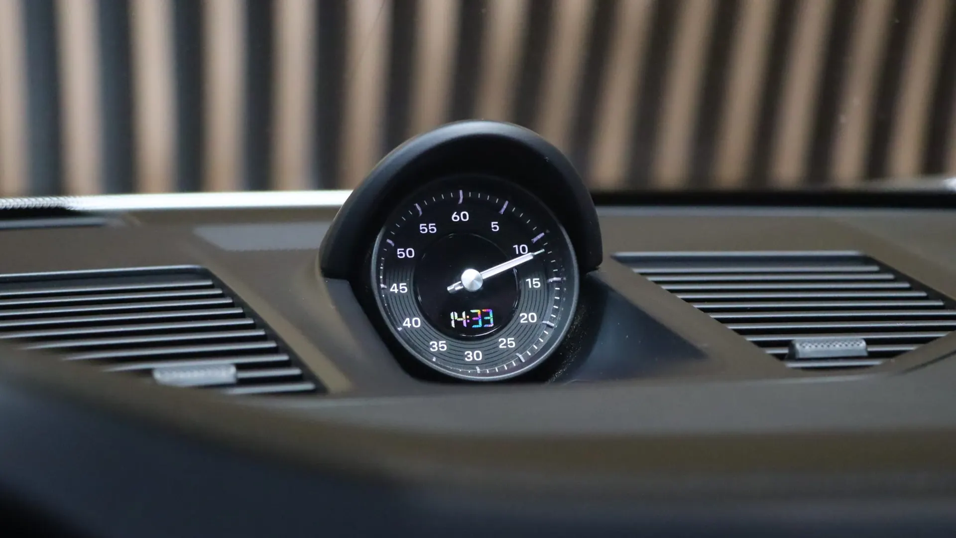 Porsche 911 — photo 28