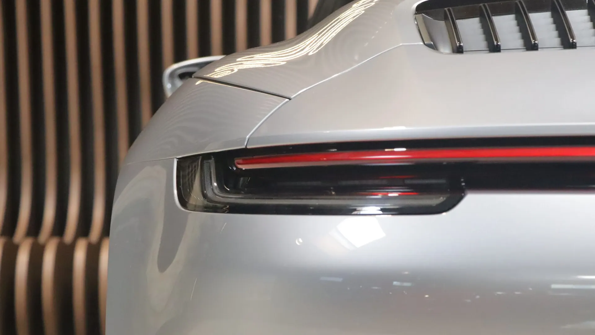 Porsche 911 — photo 48