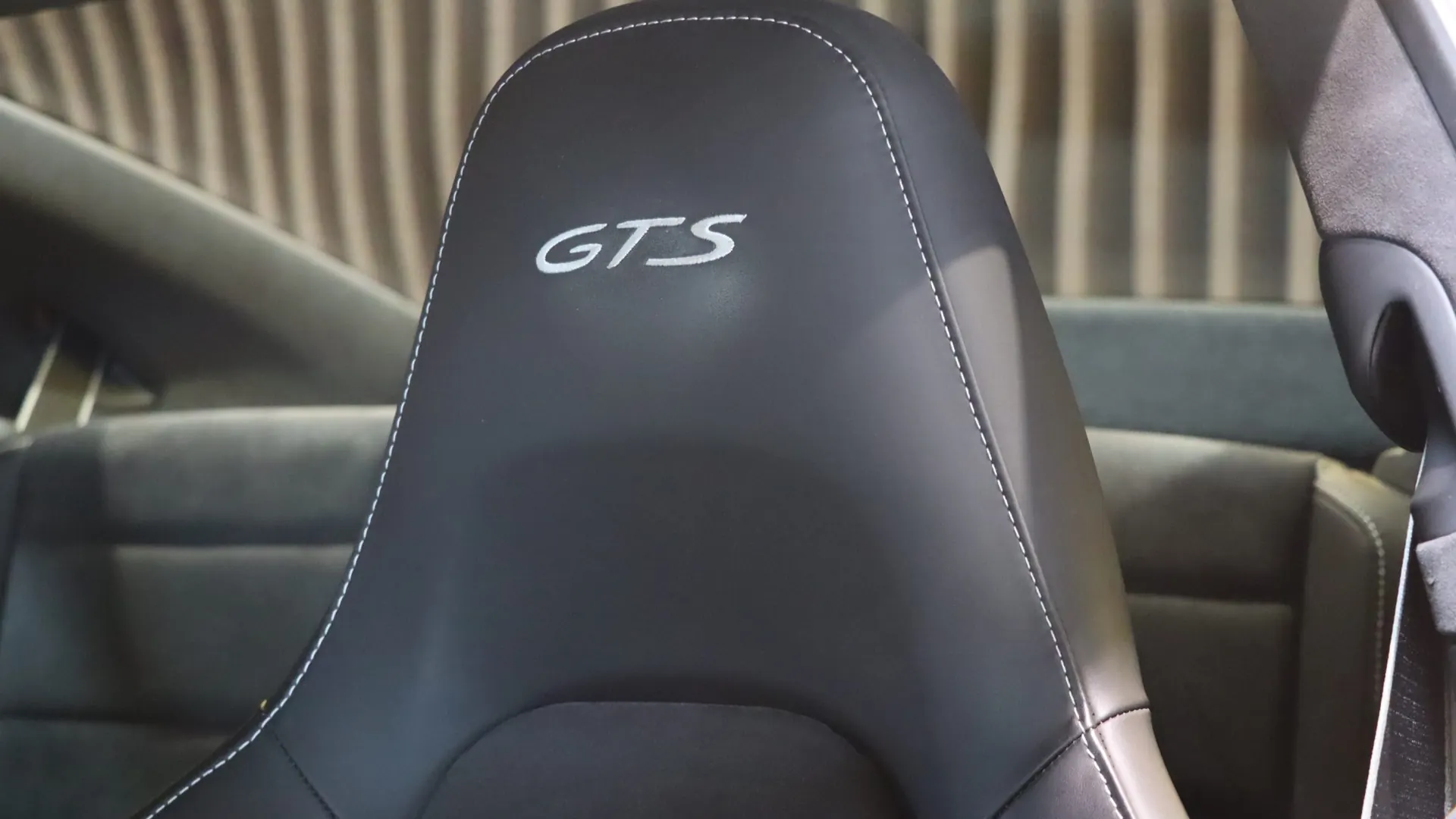 Porsche 911 — photo 35