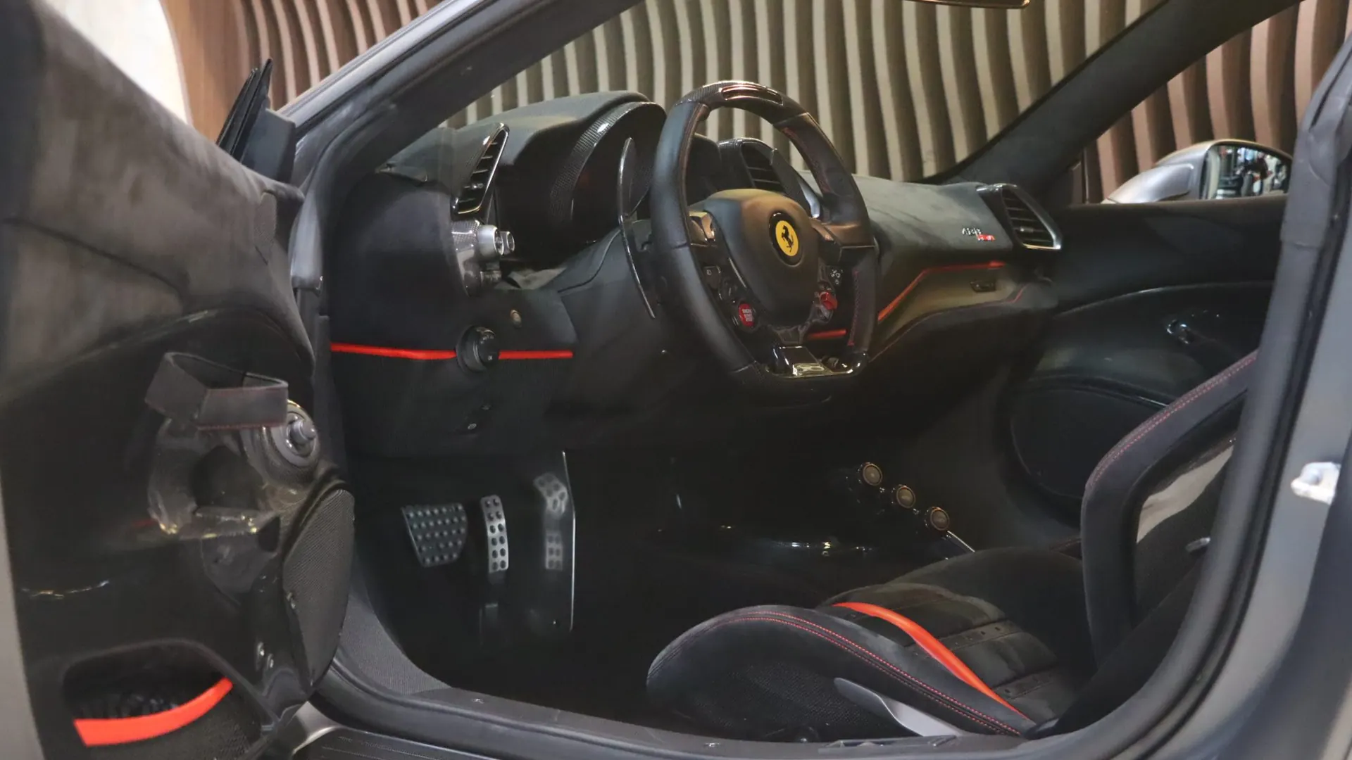 Ferrari 488 — photo 8
