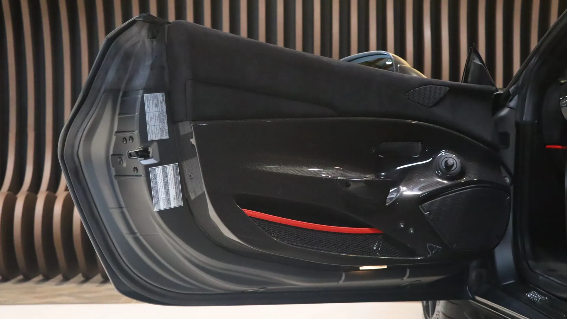 Ferrari 488 — photo 10