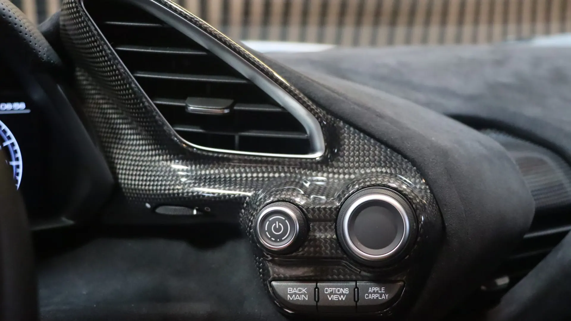 Ferrari 488 — photo 28