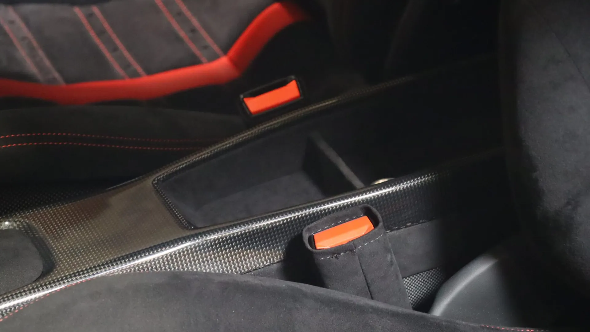 Ferrari 488 — photo 32