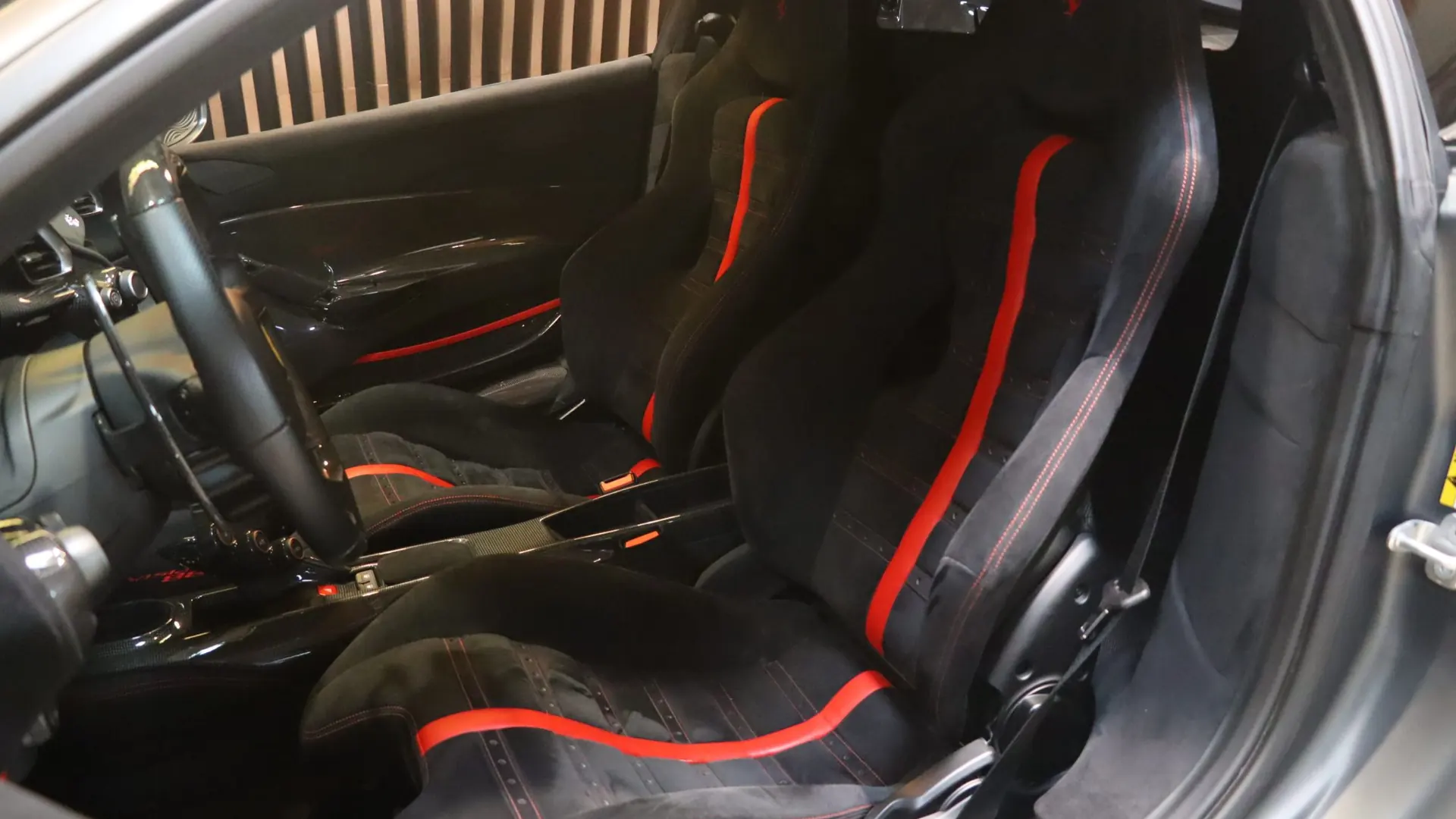 Ferrari 488 — photo 6